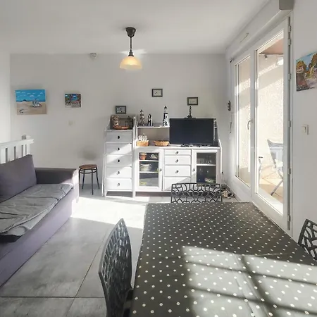 2 Bedroom Lovely Apartment In Fleury D'Aude Fleury (Aude)