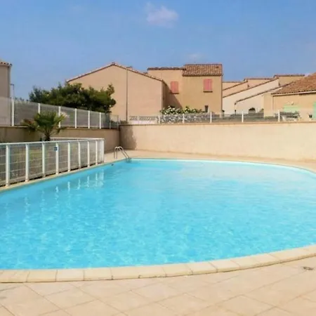 2 Bedroom Lovely Apartment In Fleury D'Aude Appartement *