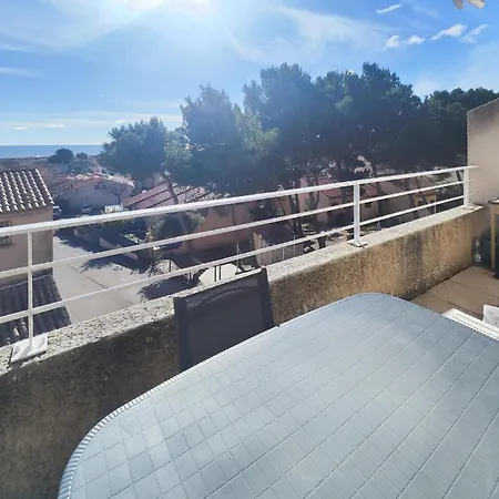 2 Bedroom Lovely Apartment In Fleury D'Aude Appartement
