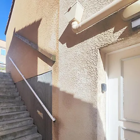 2 Bedroom Lovely Apartment In Fleury D'Aude Appartement