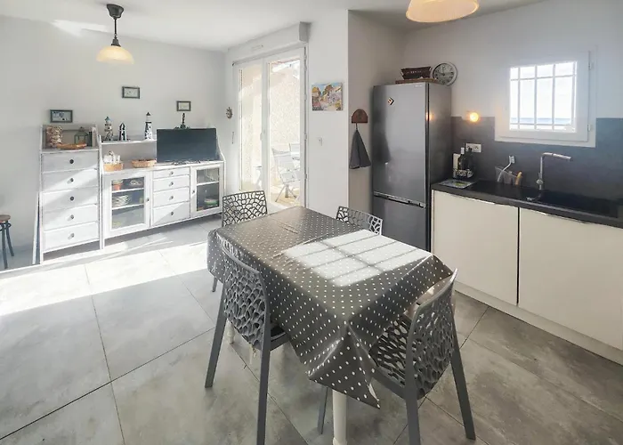 Stunning In D'aude With Wifi דירה