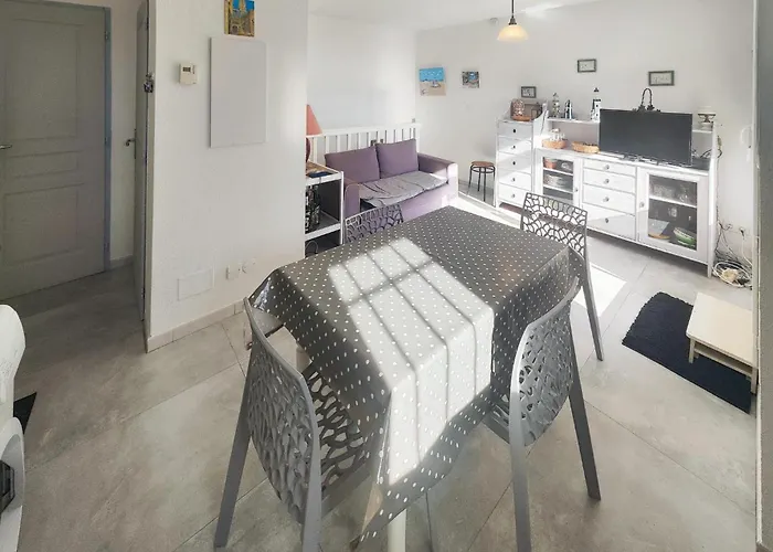 Stunning In D'aude With Wifi פלורי